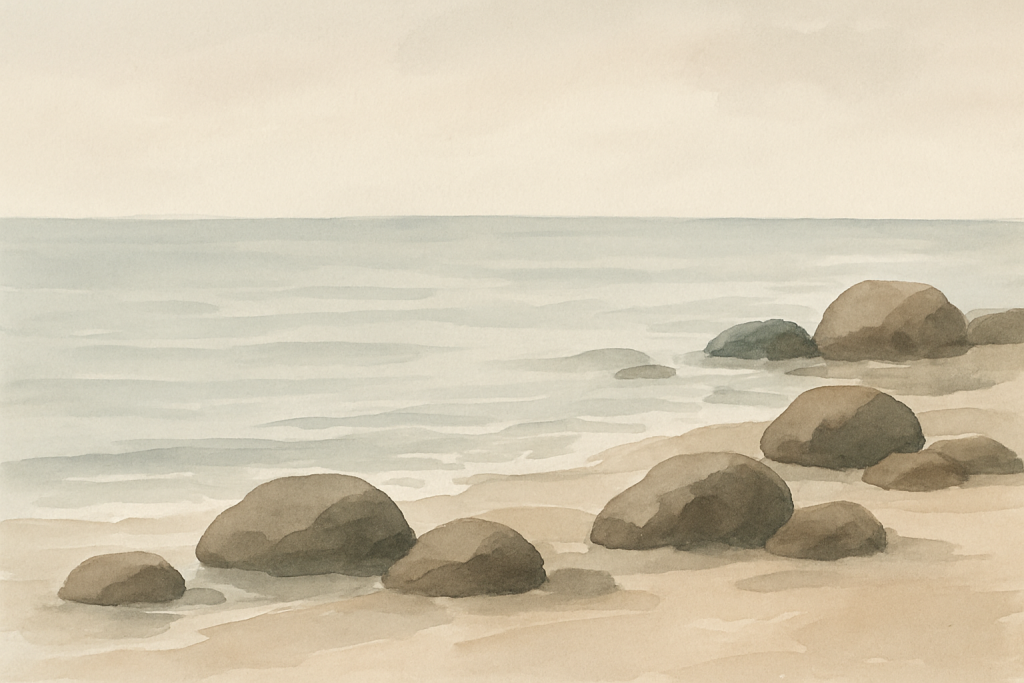 ساحل و صخره‌های کنار آب با فضای آرام